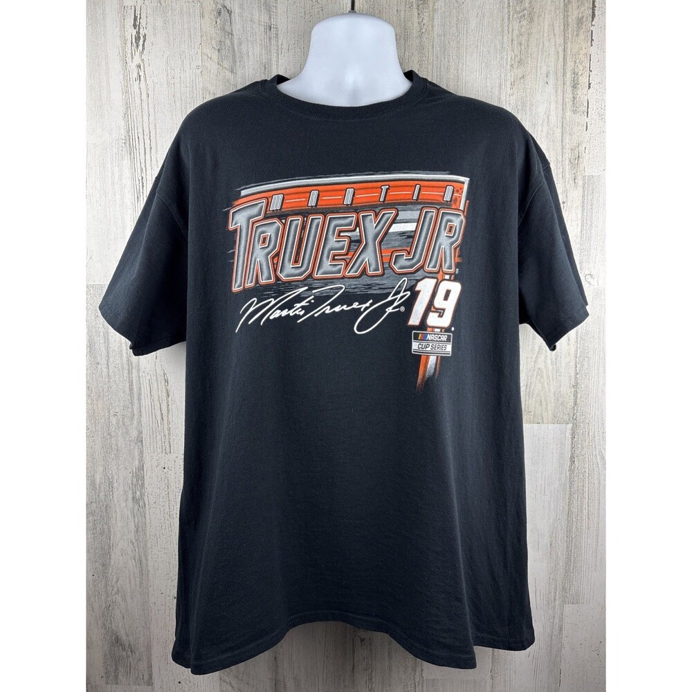 2021 Martin Truex Jr NASCAR Joe Gibbs Racing Team T-Shirt XL (22”x29”)